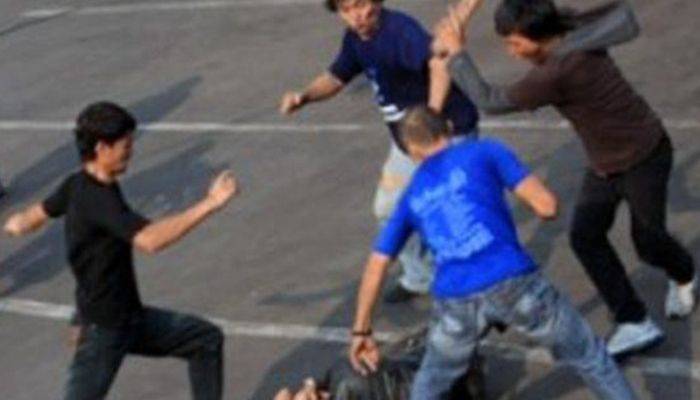 Pencuri Spesialis Bis Malam, Bonyok Dihakimi Warga Pencuri Spesialis Bis Malam, Bonyok Dihakimi Warga