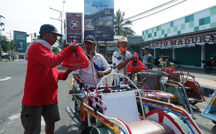 Said Abdullah Bagikan 15 Ribu Paket Sembako di Bangkalan
