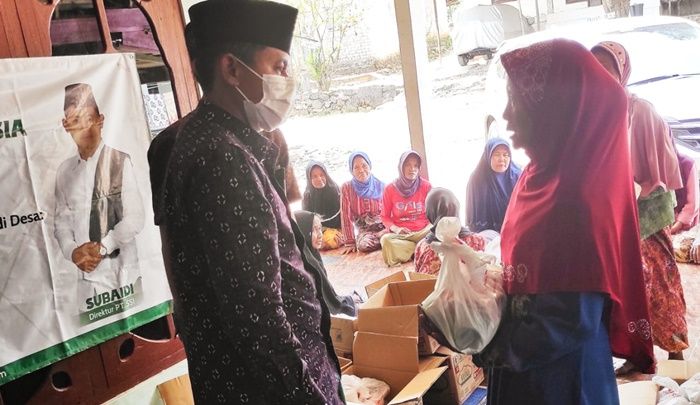 Berkah Ramadan, Owner CC-Mart Bagikan 1.170 Paket Sembako untuk Warga Kurang Mampu di Pamekasan Berkah Ramadan, Owner CC-Mart Bagikan 1.170 Paket Sembako untuk Warga Kurang Mampu di Pamekasan