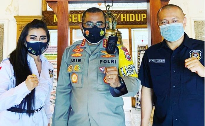 Sahabat Polisi Indonesia Ajak Warga Surabaya Patuhi PPKM Sahabat Polisi Indonesia Ajak Warga Surabaya Patuhi PPKM