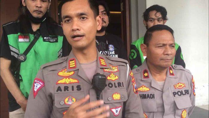 Satlantas Polrestabes Surabaya Gelar Deklarasi Tertib Lalu Lintas Bersama Gojek Satlantas Polrestabes Surabaya Gelar Deklarasi Tertib Lalu Lintas Bersama Gojek