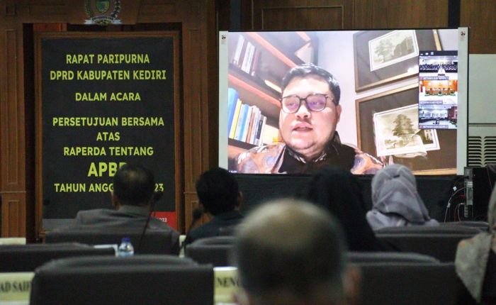 APBD Kabupaten Kediri 2023 Disetujui, Dhito Berharap Masyarakat Rasakan Manfaat Program Pemerintah APBD Kabupaten Kediri 2023 Disetujui, Dhito Berharap Masyarakat Rasakan Manfaat Program Pemerintah