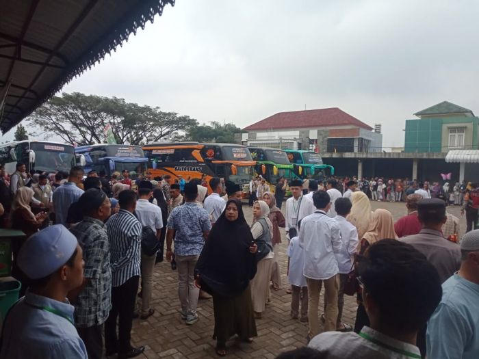 198 Jamaah Haji Kota Batu Kembali dengan Selamat, Satu Orang Dirujuk Ke RS Karsa Husada 198 Jamaah Haji Kota Batu Kembali dengan Selamat, Satu Orang Dirujuk Ke RS Karsa Husada