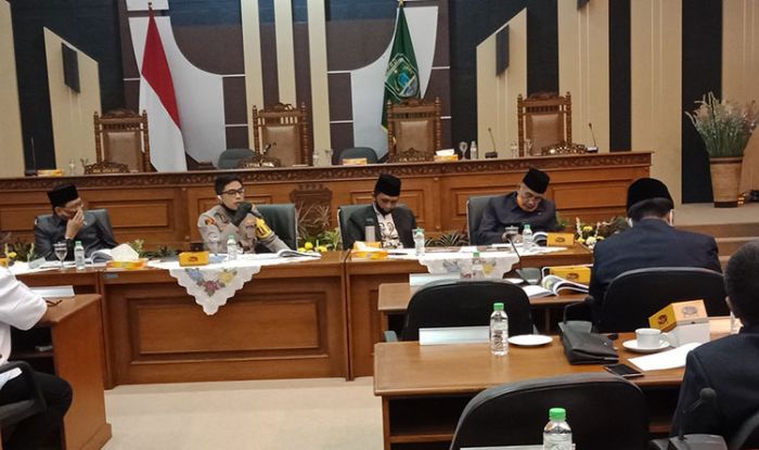 Dinilai Berhasil Cegah Corona, Tim Pansus Covid-19 Beri Apresiasi Polres Pasuruan Dinilai Berhasil Cegah Corona, Tim Pansus Covid-19 Beri Apresiasi Polres Pasuruan