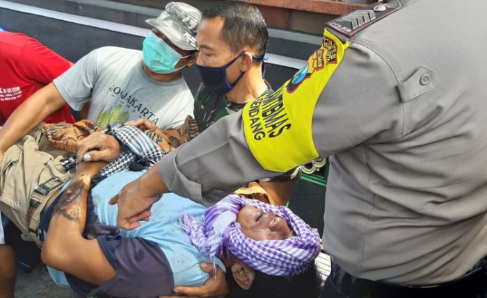 Cari Daun Randu untuk Pakan Ternak, Pria di Kediri Tewas Kesetrum Cari Daun Randu untuk Pakan Ternak, Pria di Kediri Tewas Kesetrum