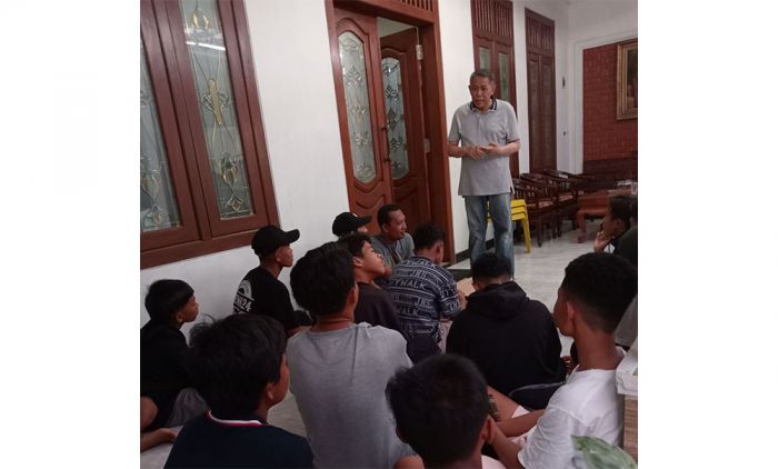 Berangkatkan Tim untuk Tampil di Piala Soeratin Jatim, Ketua Klub Putrajaya Motivasi Pemain Berangkatkan Tim untuk Tampil di Piala Soeratin Jatim, Ketua Klub Putrajaya Motivasi Pemain