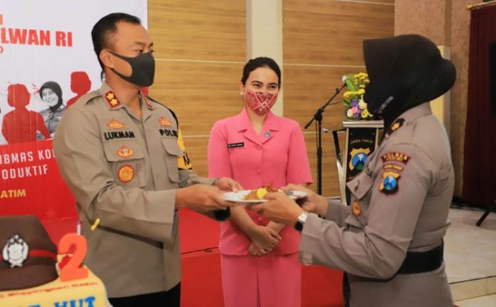 Tasyakuran HUT ke-72 Polwan, Polres Kediri Tumpengan Tasyakuran HUT ke-72 Polwan, Polres Kediri Tumpengan