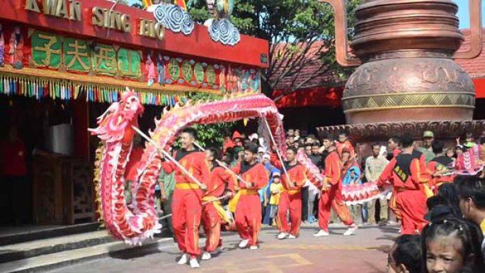 Liburan Imlek, Klenteng Kwan Sing Bio di Tuban Dikunjungi 3000 Orang Liburan Imlek, Klenteng Kwan Sing Bio di Tuban Dikunjungi 3000 Orang