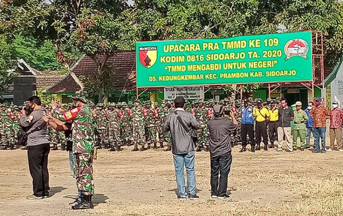 Dandim 0816/Sidoarjo Pimpin Upacara Pembukaan Pra-TMMD Desa Kedungkembar Dandim 0816/Sidoarjo Pimpin Upacara Pembukaan Pra-TMMD Desa Kedungkembar