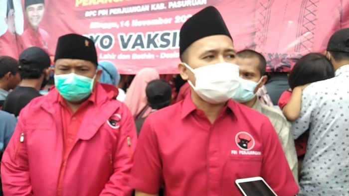 DPC PDIP Pasuruan Gelar Vaksinasi Massal 2.500 Dosis di 5 Titik DPC PDIP Pasuruan Gelar Vaksinasi Massal 2.500 Dosis di 5 Titik