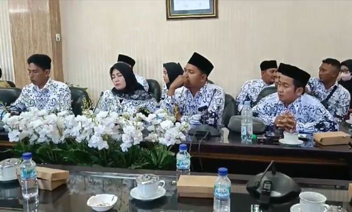 Puluhan Guru Honorer di Jember Mengadu ke Dewan Pertanyakan Kuota PPPK Puluhan Guru Honorer di Jember Mengadu ke Dewan Pertanyakan Kuota PPPK