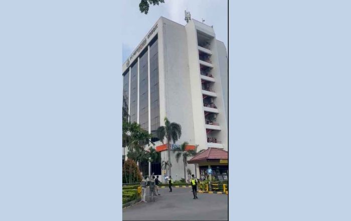 Diguncang 3 Kali Gempa, Gedung Pusat Petrokimia Gresik Retak, Begini Tanggapan Manajemen Diguncang 3 Kali Gempa, Gedung Pusat Petrokimia Gresik Retak, Begini Tanggapan Manajemen