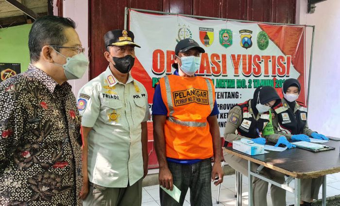 10 Orang Terjaring Operasi Yustisi Gabungan di Jalan Mayjen Sungkono Trenggalek