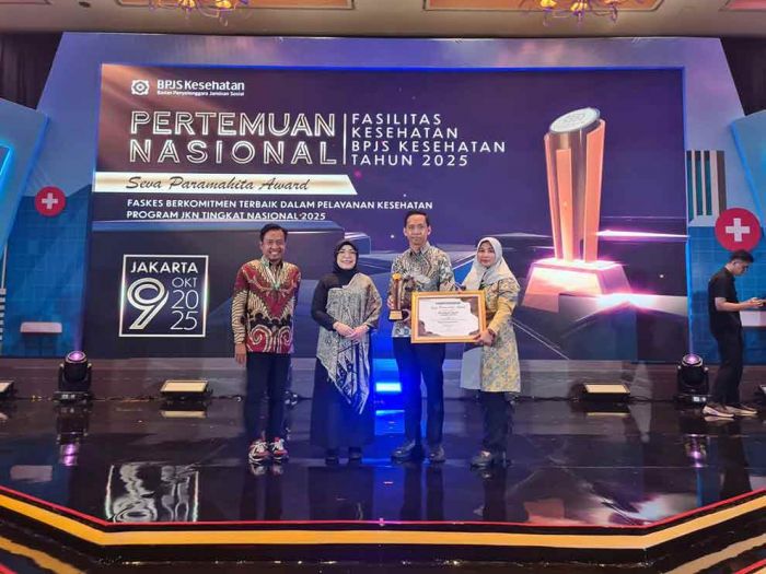Faskes BPJS Cabang Mojokerto Raih Penghargaan Fasilitas Kesehatan Berkomitmen Tingkat Nasional Faskes BPJS Cabang Mojokerto Raih Penghargaan Fasilitas Kesehatan Berkomitmen Tingkat Nasional