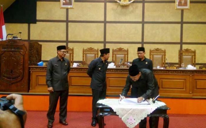 Perda Hak Keuangan dan Administratif Dewan Disahkan, Pemkab Siapkan Rp 6 M untuk Kenaikan Insentif Perda Hak Keuangan dan Administratif Dewan Disahkan, Pemkab Siapkan Rp 6 M untuk Kenaikan Insentif