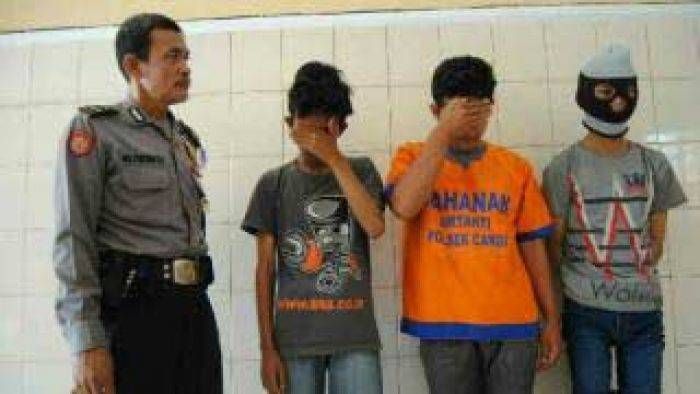 Tiga ABG Nekat Gondol Motor Teman Ceweknya yang Baru Kenal Lewat FB Tiga ABG Nekat Gondol Motor Teman Ceweknya yang Baru Kenal Lewat FB