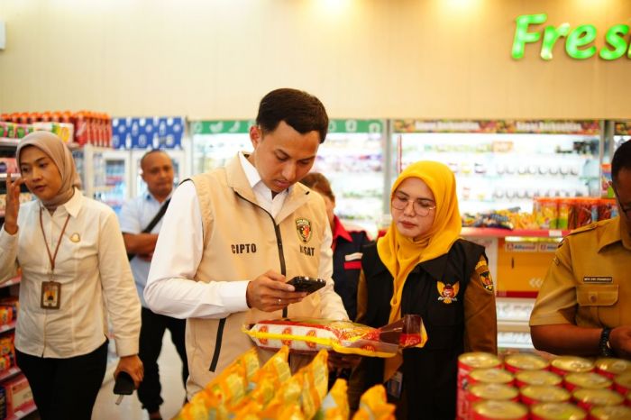 Polres Kediri Kota Bersama TPID Sidak Beras Premium di Sejumlah Pasar Modern Polres Kediri Kota Bersama TPID Sidak Beras Premium di Sejumlah Pasar Modern