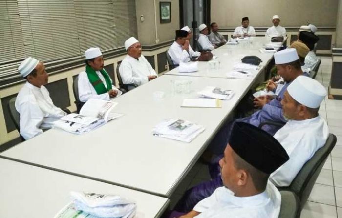 Dukungan Puluhan Kiai Asal Probolinggo Bikin La Nyalla Tambah Semangat Keliling Jatim Dukungan Puluhan Kiai Asal Probolinggo Bikin La Nyalla Tambah Semangat Keliling Jatim