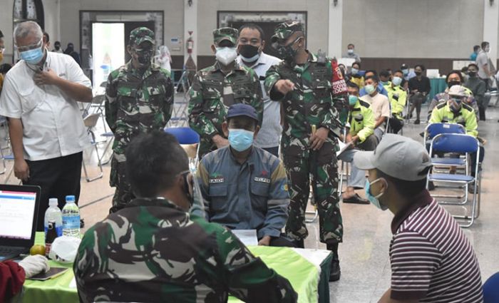 Datang ke Tuban, Danrem 082/CPYJ Minta Masyarakat Patuhi Prokes Meski Sudah Divaksin