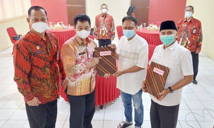 Bekal Saat Bebas, Sembilan Narapidana di Jatim Terima Sertifikat Perseroan Perorangan Bekal Saat Bebas, Sembilan Narapidana di Jatim Terima Sertifikat Perseroan Perorangan