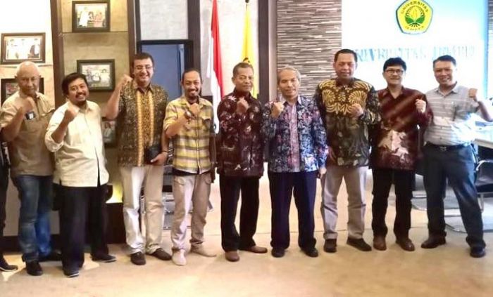 PWI Jatim Jalin Kerja Sama dengan Unej untuk Buka Peluang Wartawan Tempuh Magister PWI Jatim Jalin Kerja Sama dengan Unej untuk Buka Peluang Wartawan Tempuh Magister