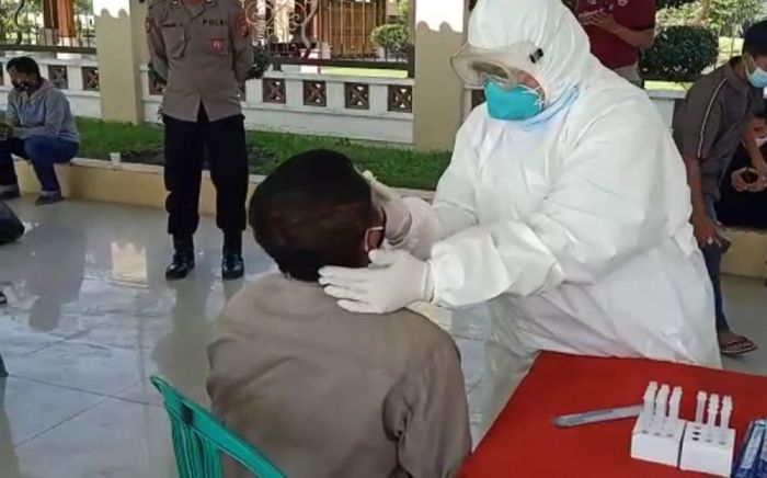 Lolos Masuk Kabupaten Blitar Saat PPKM Darurat, Dua Warga Luar Daerah Reaktif Rapid Antigen Lolos Masuk Kabupaten Blitar Saat PPKM Darurat, Dua Warga Luar Daerah Reaktif Rapid Antigen