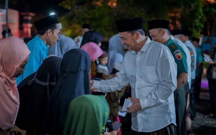 Safari Ramadan di Kecamatan Tlanakan, Pj Bupati Pamekasan Berikan Santunan untuk Anak Yatim