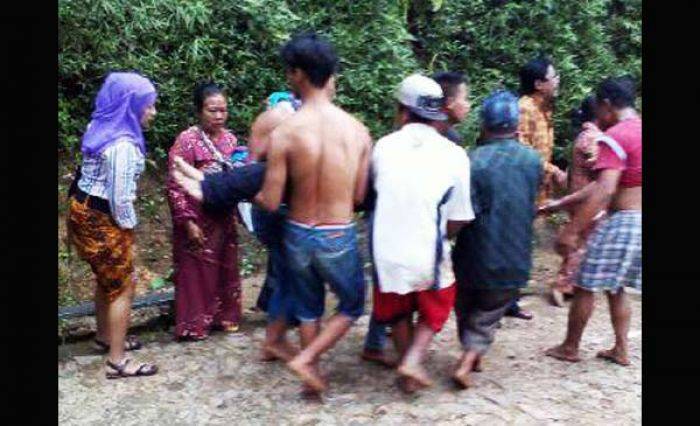 Truk Bermuatan Syarat Penumpang Masuk Jurang, 2 Tewas Truk Bermuatan Syarat Penumpang Masuk Jurang, 2 Tewas