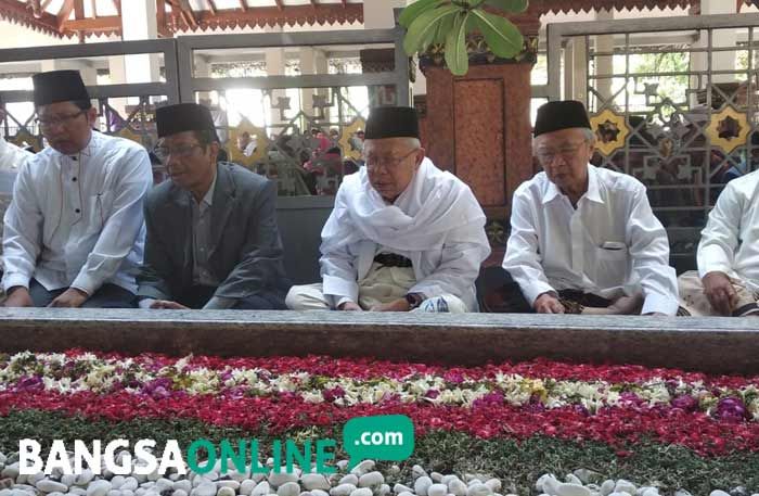 Ziarah ke Makam Gus Dur, Mahfud MD: Tahun Politik Panas, Kangen Gus Dur yang Bisa Mendinginkan Ziarah ke Makam Gus Dur, Mahfud MD: Tahun Politik Panas, Kangen Gus Dur yang Bisa Mendinginkan