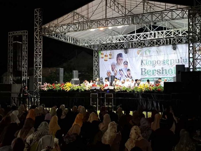 Kloposepuluh Bersholawat Dihadiri Sejumlah Tokoh Kloposepuluh Bersholawat Dihadiri Sejumlah Tokoh