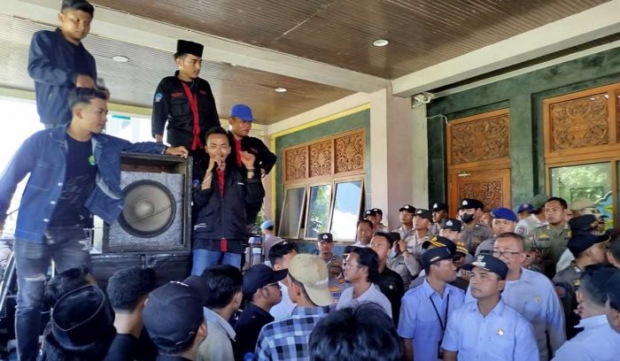 Gelar Demo, Himaba Tuntut Evaluasi Satu Tahun Kepemimpinan Bupati Bangkalan