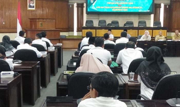 Tuntut Peningkatan Kesejahteraan, Ratusan Guru Honorer di Tuban Wadul DPRD Tuntut Peningkatan Kesejahteraan, Ratusan Guru Honorer di Tuban Wadul DPRD