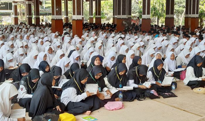 Gerakan Literasi, Ribuan Siswa di Sidoarjo Khatamkan Al Quran 114 Kali Gerakan Literasi, Ribuan Siswa di Sidoarjo Khatamkan Al Quran 114 Kali