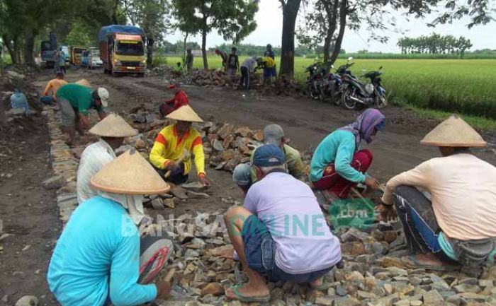 Dibangun Makadam, Pemprov Mulai Perbaiki Kerusakan Jalan Provinsi di Nganjuk