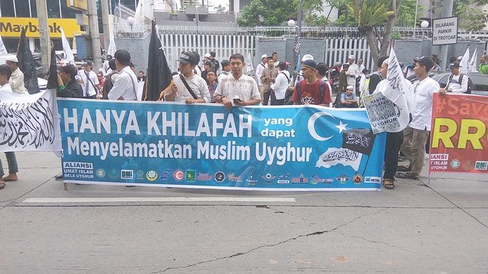 Demo Bela Uighur di Surabaya, Massa FUIB Tuntut Konjen dan Dubes Cina Diusir dari Indonesia Demo Bela Uighur di Surabaya, Massa FUIB Tuntut Konjen dan Dubes Cina Diusir dari Indonesia