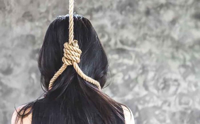 Polisi Ungkap Kematian Ibu Muda di Sampang yang Ditemukan Gantung Diri Polisi Ungkap Kematian Ibu Muda di Sampang yang Ditemukan Gantung Diri