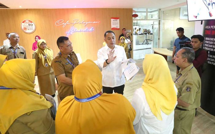 Beri Arahan Dispendukcapil, Wali Kota Eri: Pelayanan Publik Harus Gamblang dan Tidak Berbelit-belit Beri Arahan Dispendukcapil, Wali Kota Eri: Pelayanan Publik Harus Gamblang dan Tidak Berbelit-belit