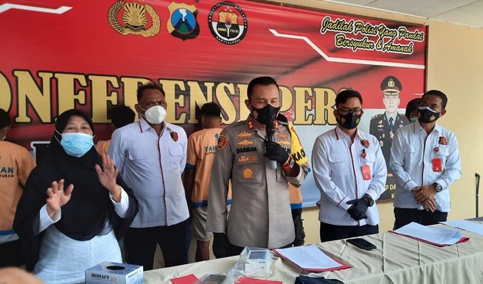 Cemburu, 4 Pemuda di Tuban Hajar Pria hingga Babak Belur, Rampas HP dan Uang