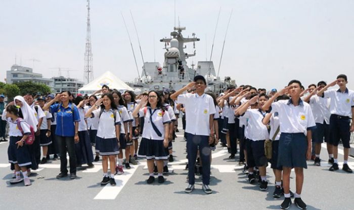 Serunya Kunjungan Sekolah Mutiara Bunda Sidoarjo ke Markas Komando Armada II Serunya Kunjungan Sekolah Mutiara Bunda Sidoarjo ke Markas Komando Armada II