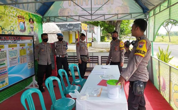Wakapolres Pamekasan Pantau Pospam Penyekatan di Raya Ambat Wakapolres Pamekasan Pantau Pospam Penyekatan di Raya Ambat