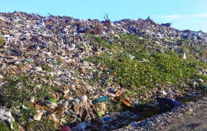 PT. BMI Buang Limbah Industri di TPA, Warga Perumahan Tambora Keluhkan Bau Busuk