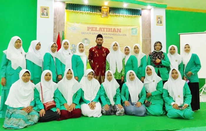 PAC Fatayat NU Gapura Sumenep Dalami Ilmu Desain Grafis PAC Fatayat NU Gapura Sumenep Dalami Ilmu Desain Grafis