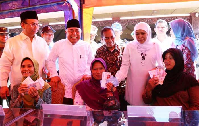 Salurkan Bansos di Madura, Mensos: Uangnya Jangan Dipakai Belanja di Pasar Salurkan Bansos di Madura, Mensos: Uangnya Jangan Dipakai Belanja di Pasar