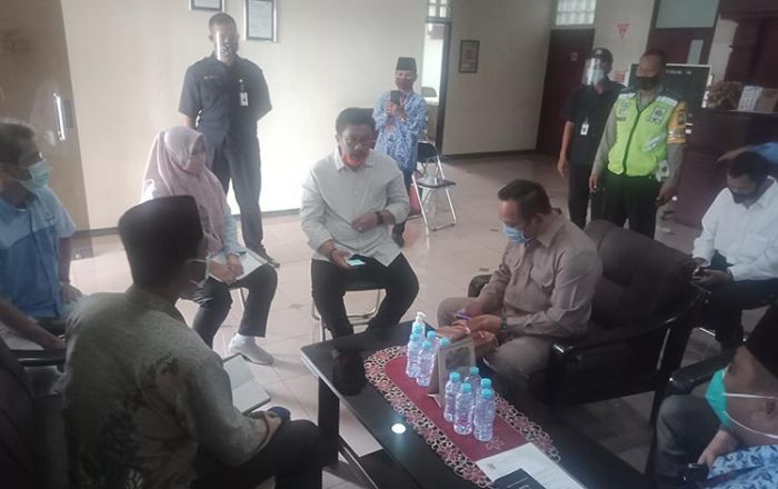 Sidak, Ketua Komisi I Minta 900 Karyawan PT. Berlina Tbk Harus Swab Test Ulang Sidak, Ketua Komisi I Minta 900 Karyawan PT. Berlina Tbk Harus Swab Test Ulang