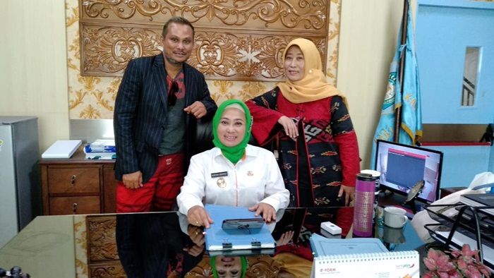 Tenun Lamongan Dilirik untuk Segmen Wanita Modern Tenun Lamongan Dilirik untuk Segmen Wanita Modern