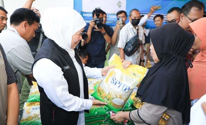 Kendalikan Inflasi Karena IHK Meningkat, Khofifah Terus Gencarkan Pasar Murah di Berbagai Daerah