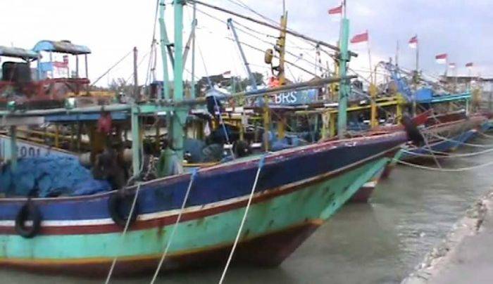 Gelombang Tinggi, Nelayan Lamongan Nganggur Gelombang Tinggi, Nelayan Lamongan Nganggur
