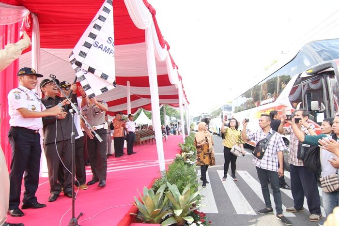 Sekdaprov Jatim Berangkatkan 4.345 Peserta Mudik Gratis