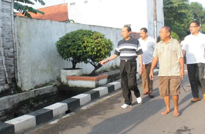 Wali Kota Mojokerto Gencarkan Program Pemberantasan Sarang Nyamuk Wali Kota Mojokerto Gencarkan Program Pemberantasan Sarang Nyamuk