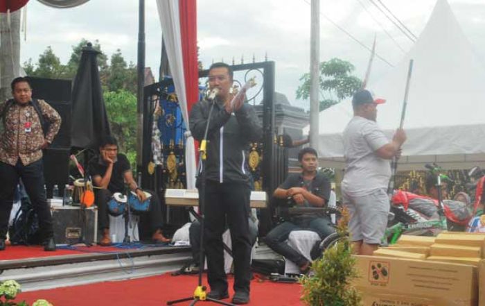 Gus Ipul Tak Hadir, Jalan Sehat Bersama Menpora dan Kanang di Ngawi Berlangsung Meriah Gus Ipul Tak Hadir, Jalan Sehat Bersama Menpora dan Kanang di Ngawi Berlangsung Meriah